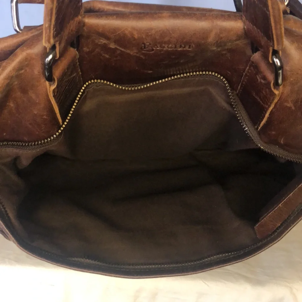 BACCINI Leandro cognac brown distressed genuine leather laptop bag. Detach strap